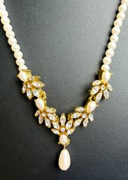 Lot 348LC - A Beauty! Small Faux Pearl Necklace With Sparkly Clear Rhinestones And Dangling Pearl