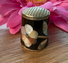 Lot 443LC - Beautiful Alpas Mexico Artisan Antique Signed Silver & Inlaid Mother Of Pearl MOP Floral Thimble