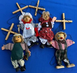 Lot 437 - Hubao Wood Marionette 4 Puppets Made In Europe - Baer - Clown - 7' Inches