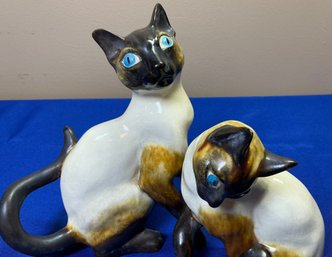 Lot 405 - Purr! Pair Of MCM Mid Century Ceramic Siamese Cats With Blue Eyes Figures - Vintage Cat