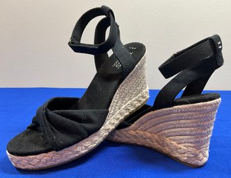 Lot 412- TOMS Wear Good Black Strap Chunky Platform Wedge Espadrille Sandals Shoes Womens Size 7 1/2