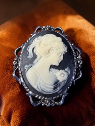 Lot 368LC - 1980s Victorian Lady Cameo - Cream Colored Profile On Black Background - Silvertone Frame Brooch