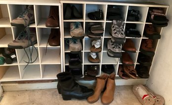 Lot 8- Women's Shoes - Boots - TEVA - Merril - Naturalizer- Minnetonka - Sizes 8 & 8 1/2