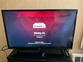 Lot 23- 32 Inch TCL Roku Flat Screen TV With Remote - Works Great
