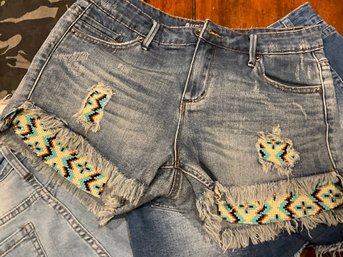 Lot 52- Summer Time! Denim Jeans - White - Shorts - Womens Juniors Sizes 4-6 Lot Of 12