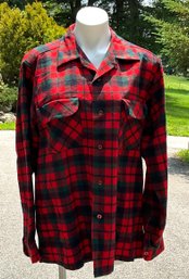Lot 453 - Pendelton Vintage Wool Green & Red Plaid Button Up Shirt Size Large