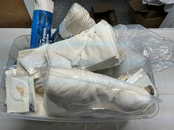 Lot 219Q- Big Bin Full! Batten Clothesline Cloth (5) Linen Polyester Filler