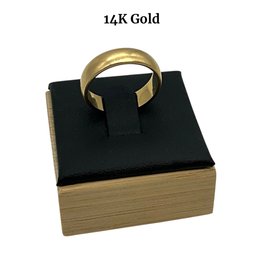 Lot 73- 14K Gold Wedding Band Ring Size 6 - Weight In Photos
