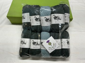 Lot 245Q - New - Manou Sweater Set From Portugal Fine Wool Skeins Shades Of Gray And Green 11 Skeins - Yarn