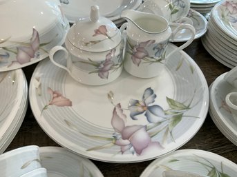 Lot 56- Mikasa Carefree Bone China- Sea Flower- Japan- Oven To Table- Set For 12