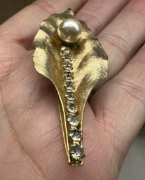 Lot 354LC - 1960s Gold Leaf Made In Japan Hair Clip With Clear Rhinestones And One Pearl