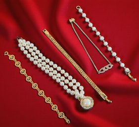 Lot 402LC - 5 Vintage Bracelets And 1 Signed By Avon Faux Pearls And Rhinestones