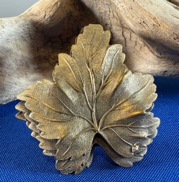Lot 411LC - Mid Century Maple Leaf Scarf Clip Vintage Gold Tone Jewelry 3 Leaves Clipped On A Brooch