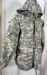 Lot 403CN - Mens US Army Combat Uniform Digital Parka Cold/wet Weather Universal Standard Issue