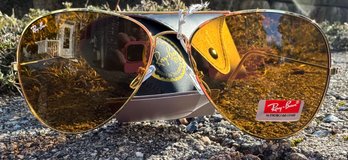 Lot 42DD- Rayban Ray Ban Gold Rimmed Aviator Sunglasses - NICE! With Tag