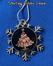 Lot 337LC - Sterling Silver Chain With Retro Christmas Tree Snowflake Pendant Charm