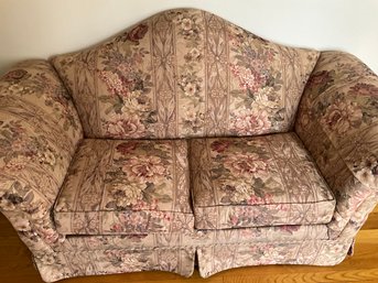 Lot 16- Rowe Furniture Floral Camel Back Love Seat Sofa - Very Good Condition In Immaculate Home