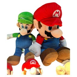 201KR - Mario, Luigi, Donkey Kong Plush Lot - Nintendo