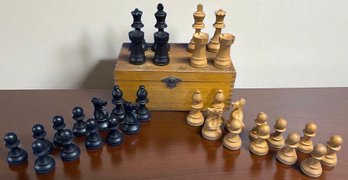 Lot 479 - Beautiful Wood Carved Chess Pieces In A Cool Wood Dovetail Jonted Box