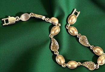 Lot 441LC - NWT New Vintage Monet With Rhinestones Teardrops And Small Crystals Bracelet
