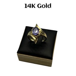 Lot 6- 14K Gold Ring With Purple Amethyst Size 6 - Weight In Photos