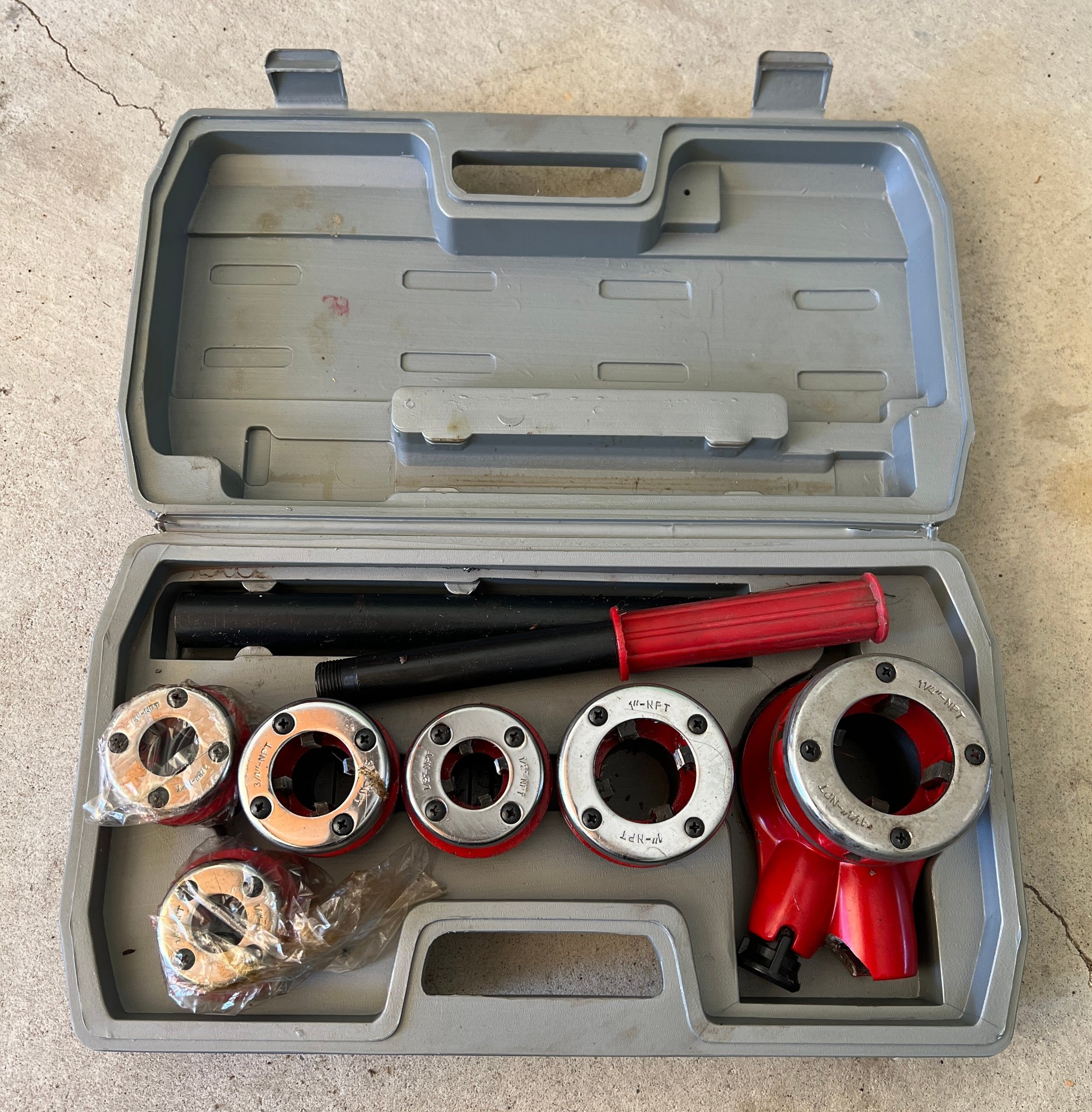 Ratchet Pipe Threader Kit #147353 | Auctionninja.com