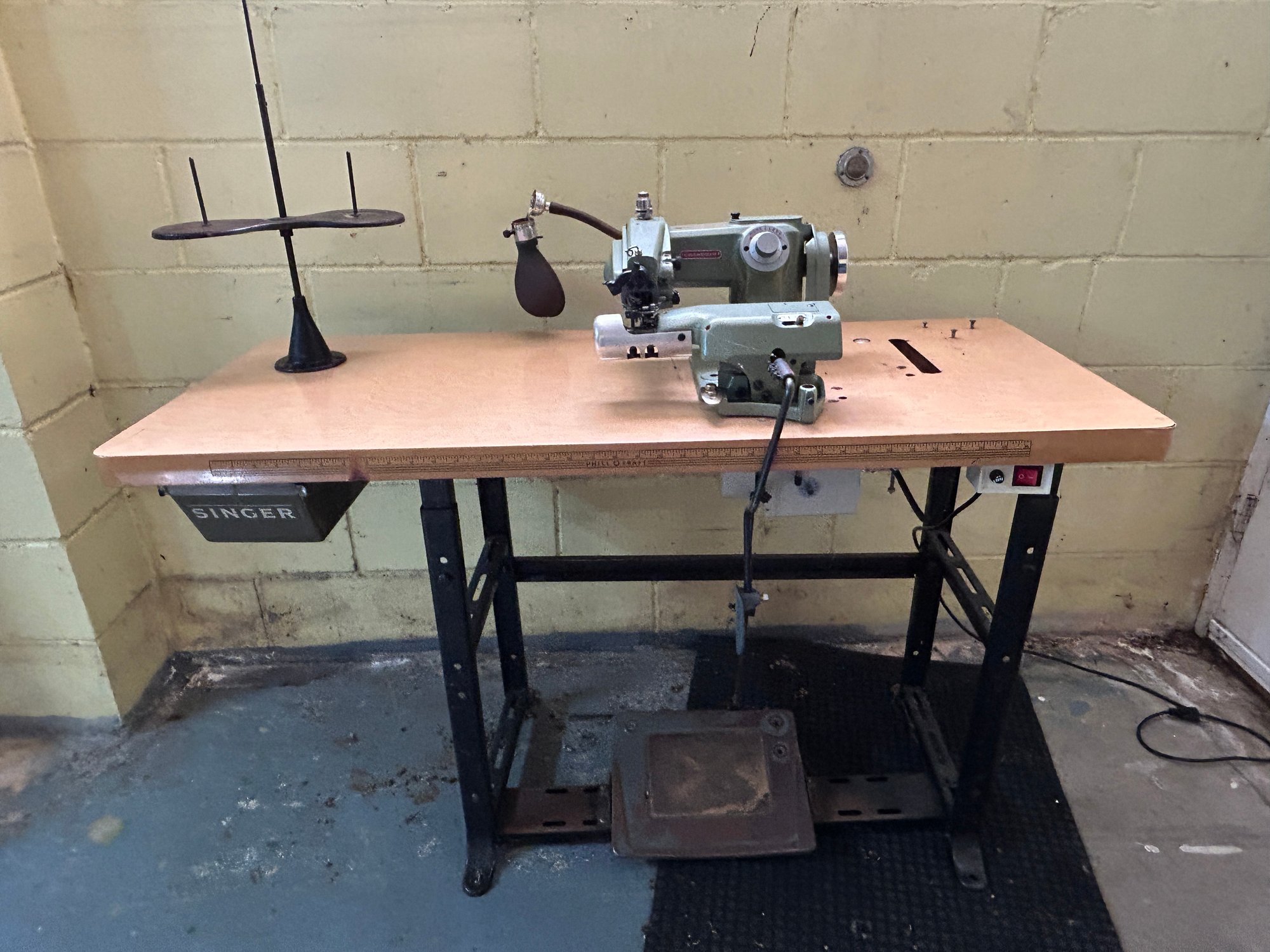 Chandler Mark 60 Industrial Blind Stitch Sewing Machine With Table ...