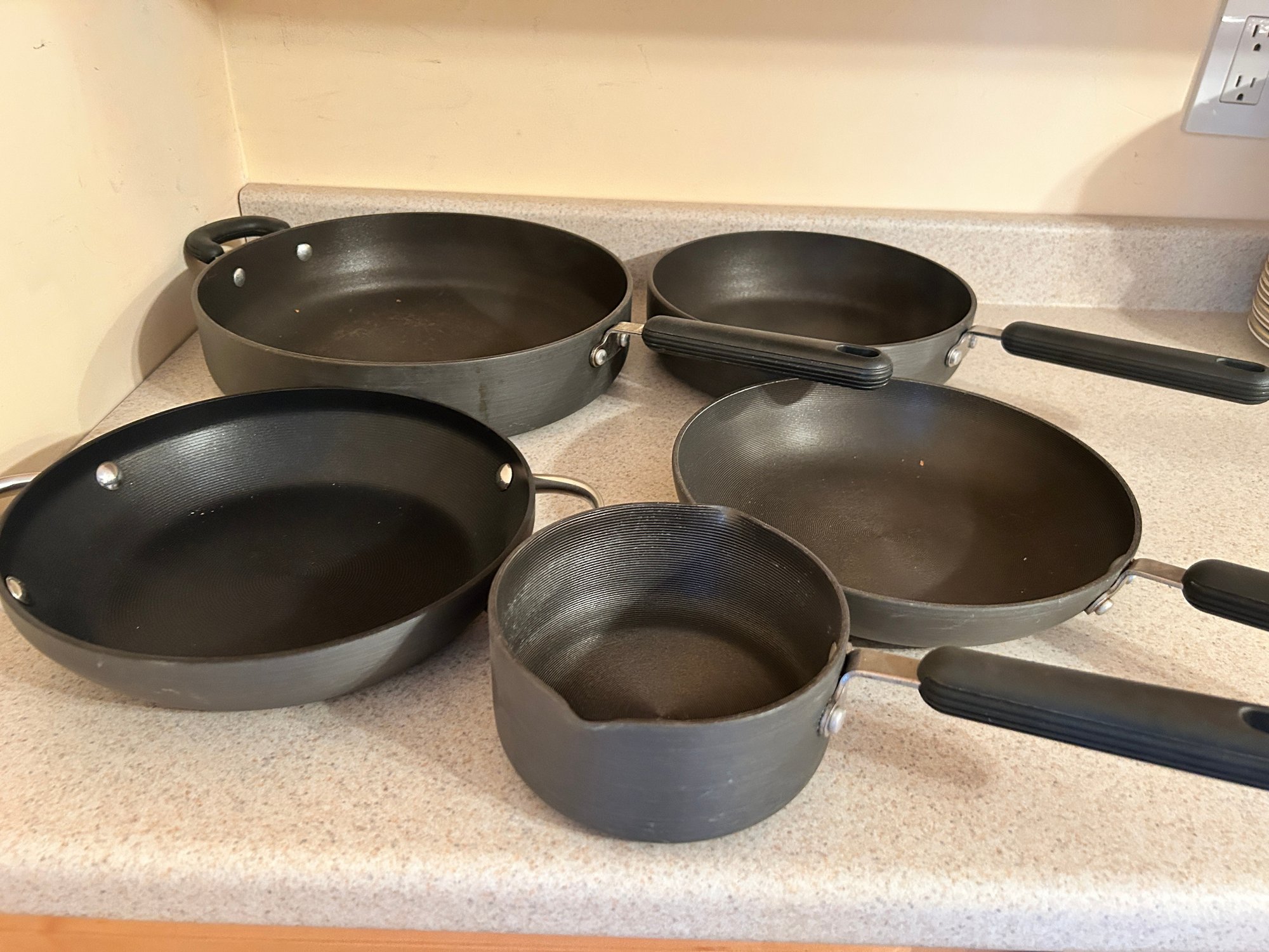Circulon Teflon Anti Stick Assorted Pans And Pot, 5 Piece Lot #143634 ...