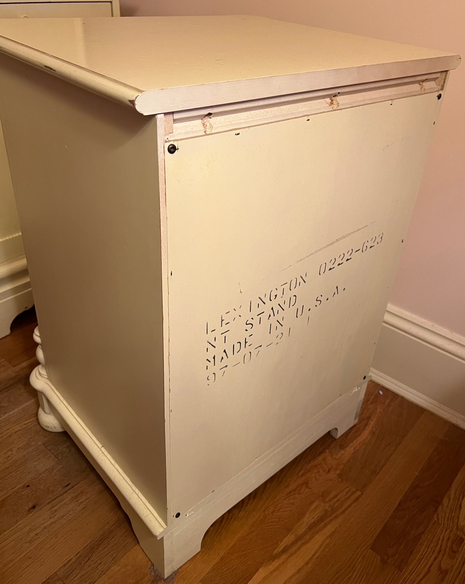 ベッツィー・キャメロン、Betsy Cameron Lexington Betsy Cameron Night Stand #108902 | Auctionninja.com