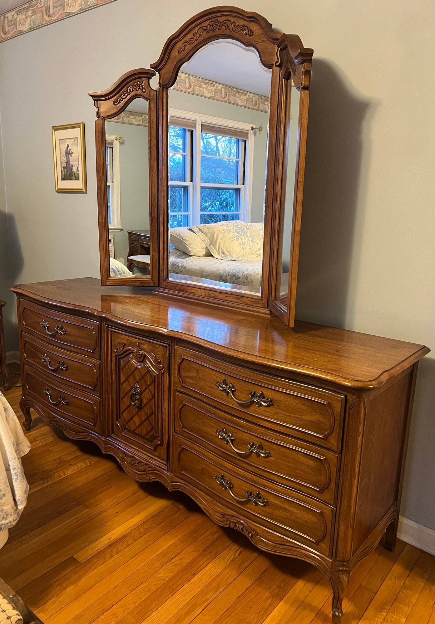 Thomasville French Provincial 9-drawer Dresser With Tri-fold Mirror ...