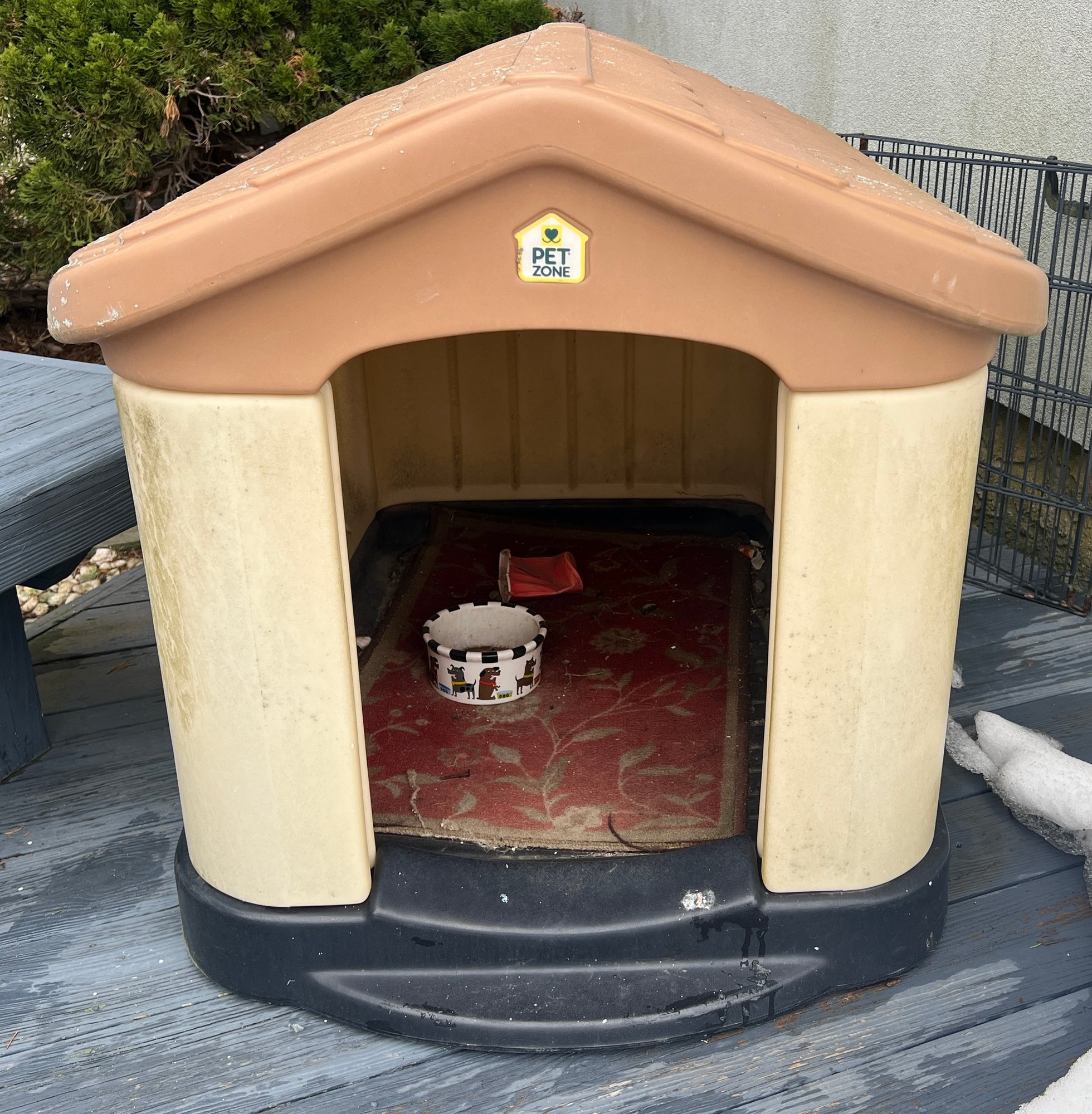 Pet Zone Tuff-N-Rugged Dog House #155605 | Auctionninja.com