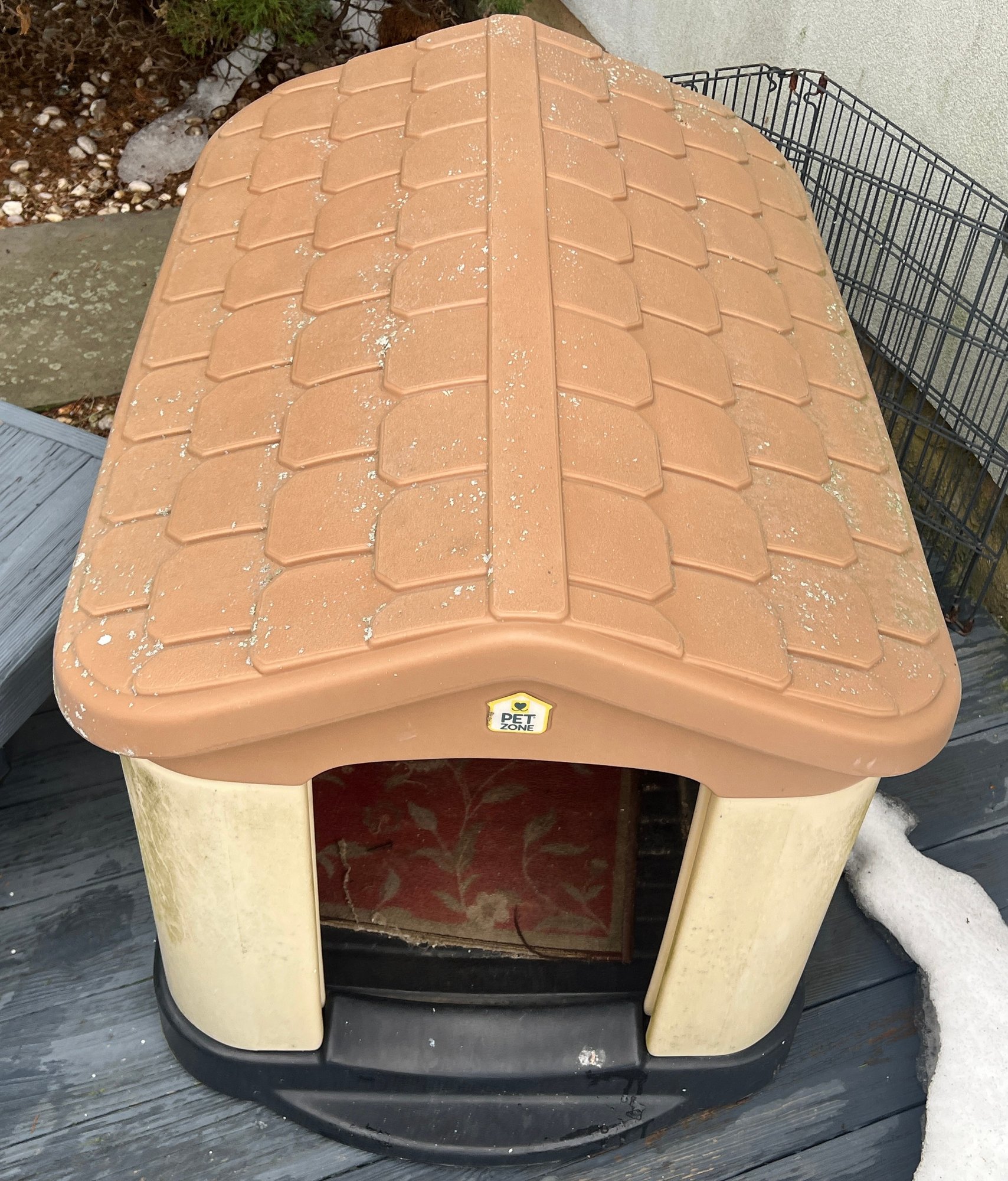 Pet Zone Tuff-N-Rugged Dog House #155605 | Auctionninja.com