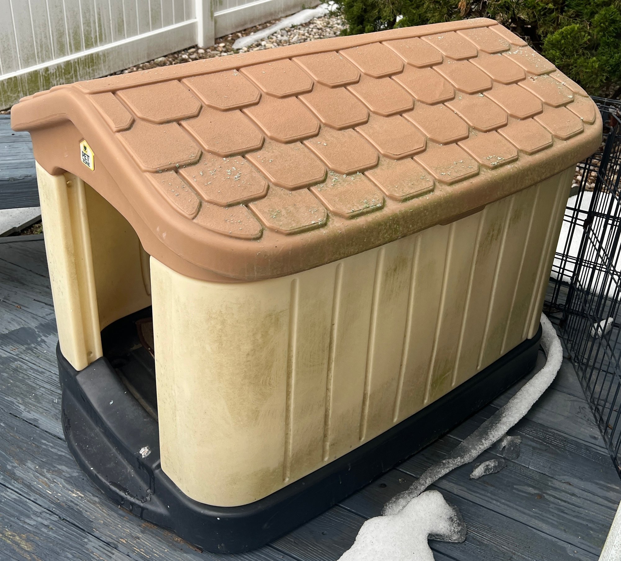 Pet Zone Tuff-N-Rugged Dog House #155605 | Auctionninja.com