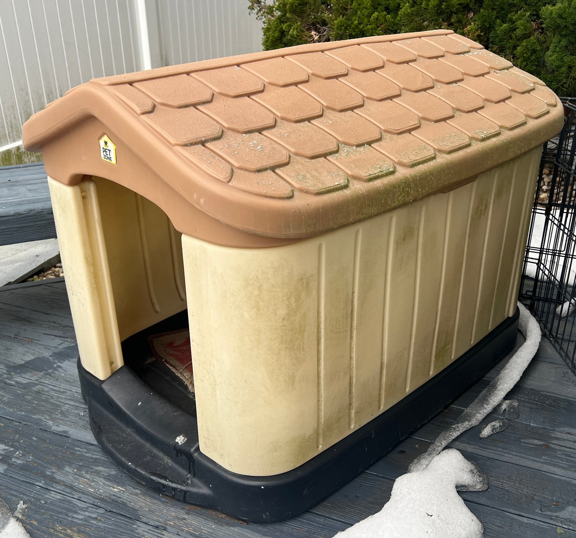 Pet Zone Tuff-N-Rugged Dog House #155605 | Auctionninja.com