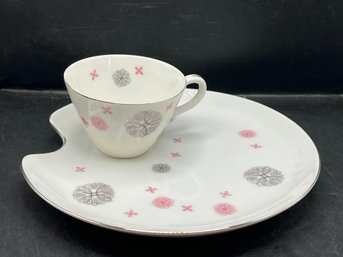 Mid-Century Modern Pink And Gray Medallion Snack Sets - 8 Pcs