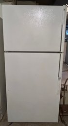 GE 21.9 Cu. Ft. White Top-Freezer Refrigerator  Model ERT2018DBRWW
