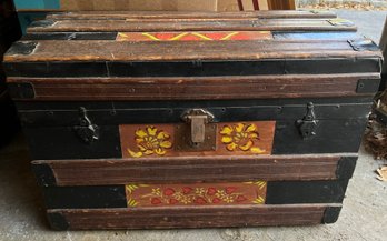 Wooden Blanket Chest With Slatted Top