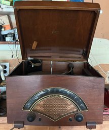 Zenith Tabletop Radio Phonograph Wood Cabinet