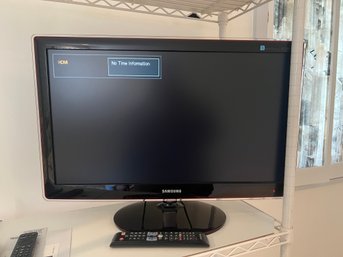 Samsung 27' Flatscreen TV With Remote Model #: LS27EMNKUYZA