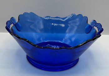L.E. Smith Cobalt Blue Glass Mt Pleasant Handled Bowl Scalloped Rim