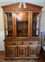Broyhill Traditional Two-Piece China Cabinet And Hutch