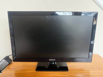 Samsung 19' LED HDTV - Model UN19F4000AF - Compact Television With Stand & Power Supply