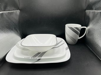 Corelle Coordinates Urban Black 32-Piece Dinnerware Set - Service For 8, 32 Pieces