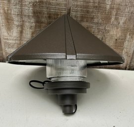 Aluminum Outdoor Walkway Area Spread Light With Clear Grooved Globe