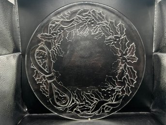 Vintage Pressed Glass Christmas Holly Wreath Round Serving Platter