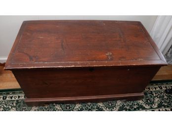 Beautiful Mid Century Wooden Chest - L42' X H22' X D21.5'