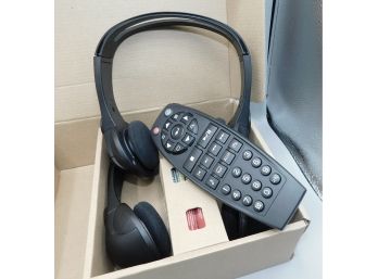 NEW GM Rear Entertainment 2 Pair Headphones And Remote #25795362 07-12 GMC/Buick