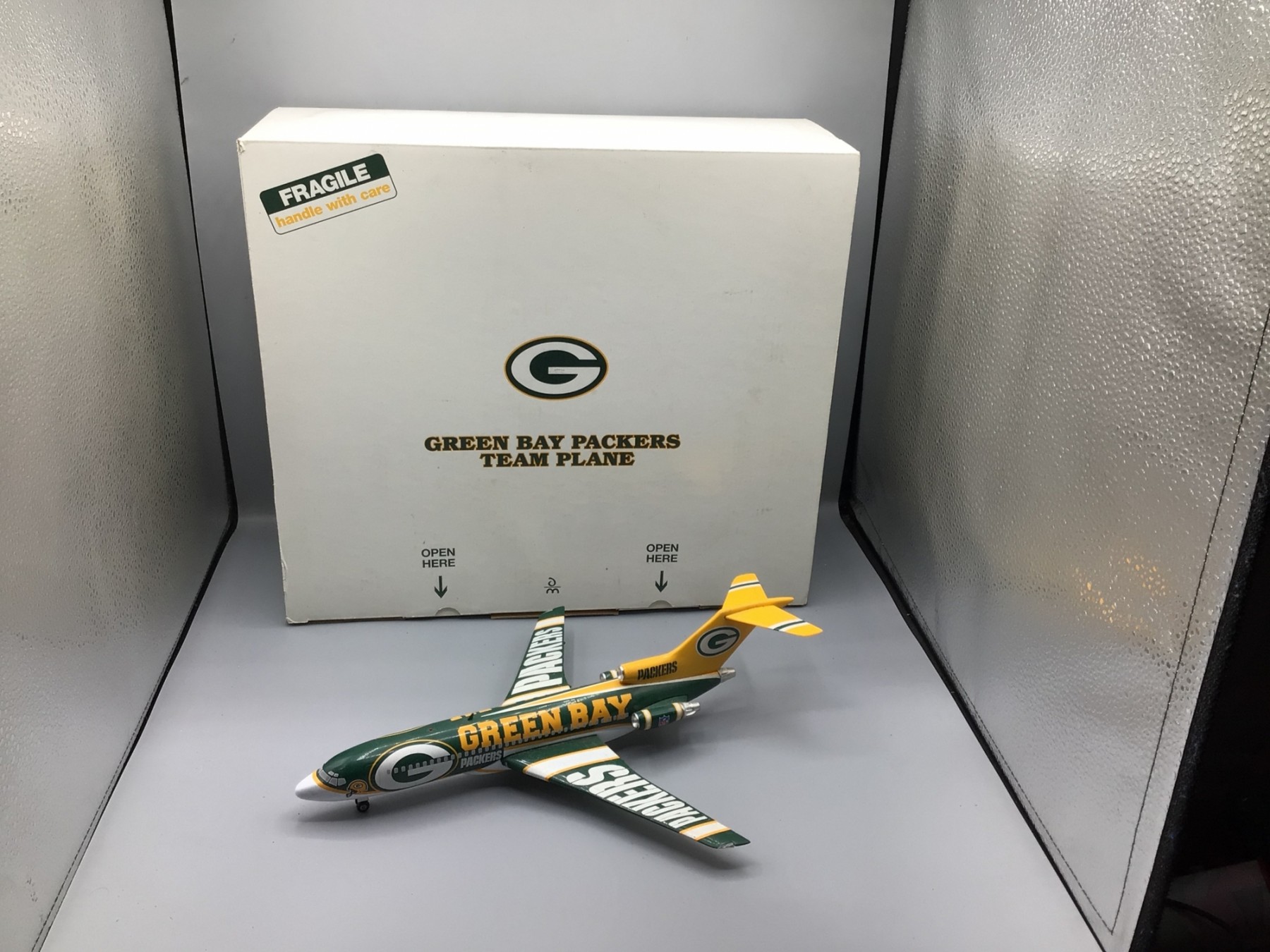 Danbury Mint NFL Green Bay Packers Boeing 727-100 Team Plane
