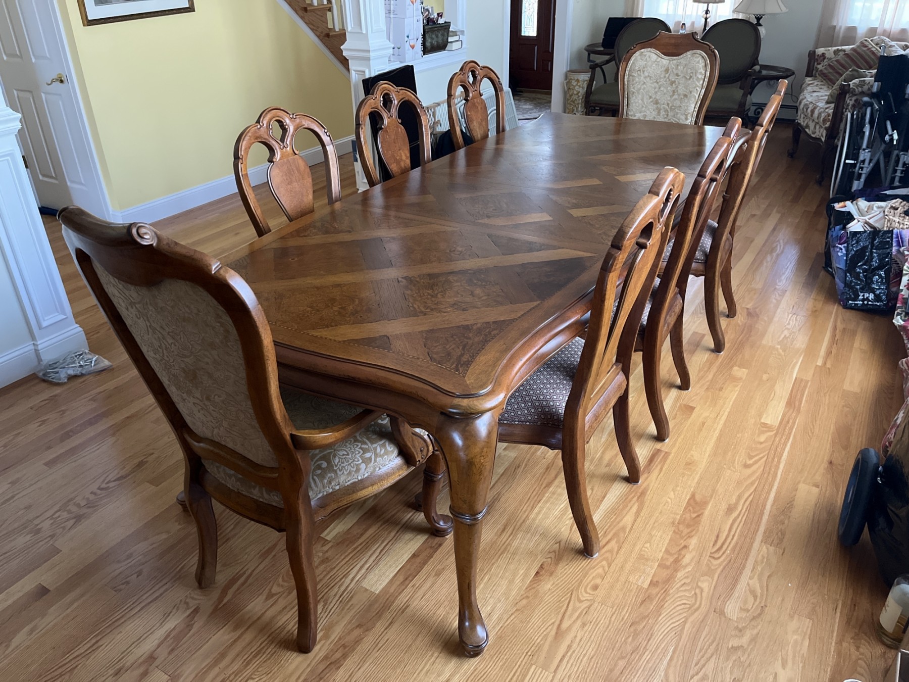 Thomasville British Gentry Collection Burl Oak Dining Table With