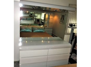 Formica 6-drawer Dresser With 2 Lights & Mirror